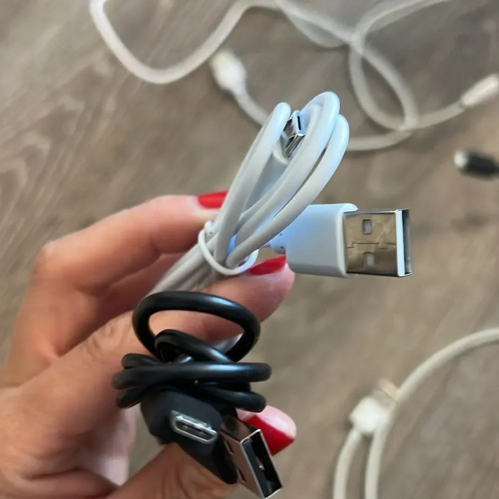 5 different kinds of charger cables including Apple